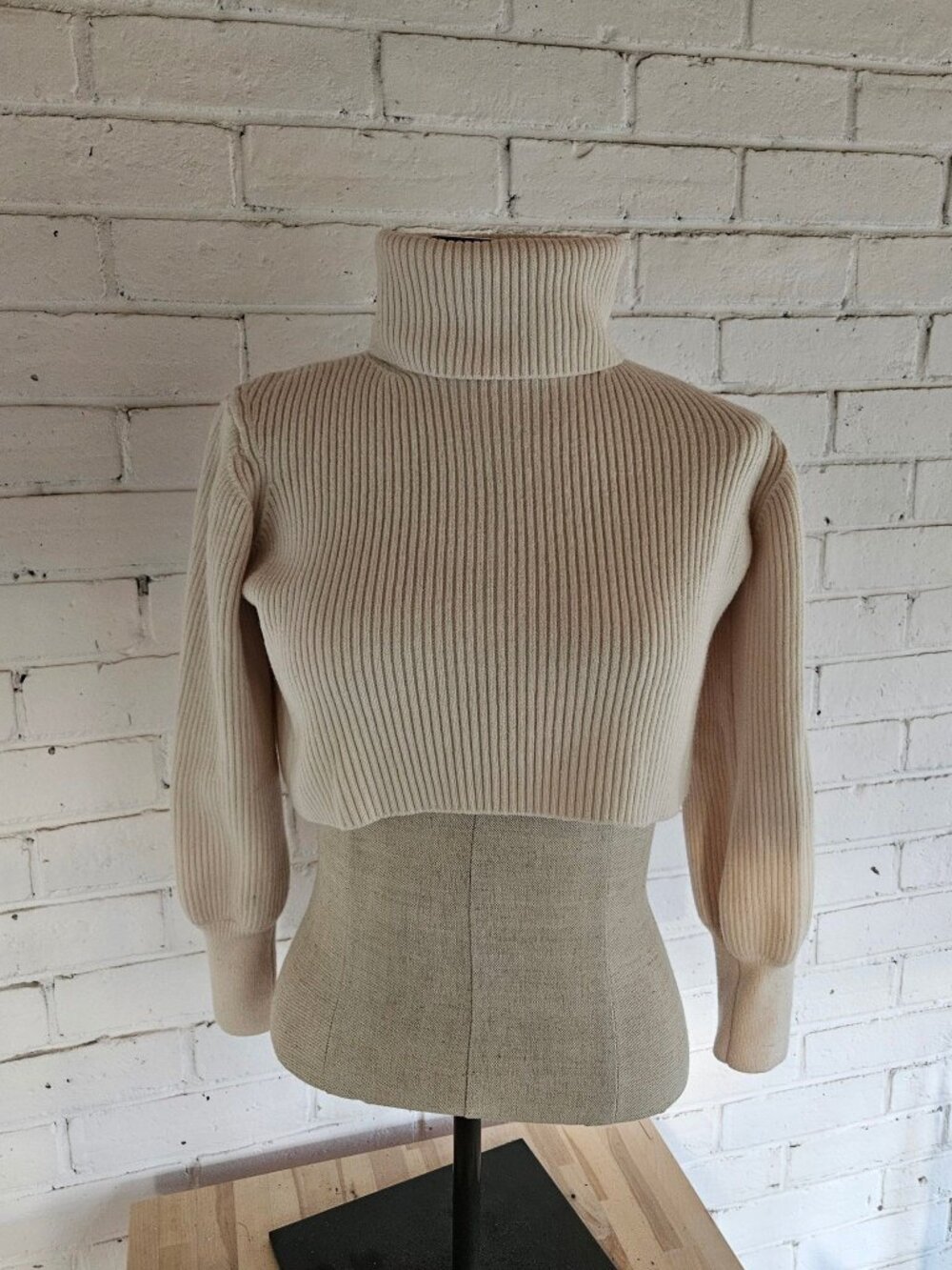✨ Wilfred by Aritzia 100% Merino Wool Cropped Turtleneck Sweater ✨